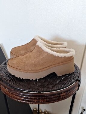 UGG Women's CLOG Genuine Suede Leather in Chestnut Size 8
